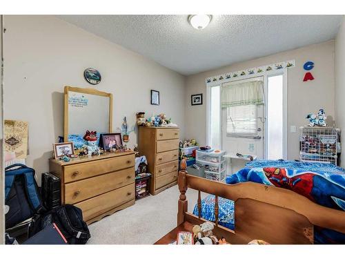 723 Whiteridge Road Ne, Calgary, AB - Indoor Photo Showing Bedroom