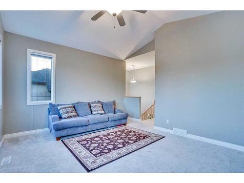 2733 Coopers Circle Sw, Airdrie, AB - Indoor Photo Showing Living Room