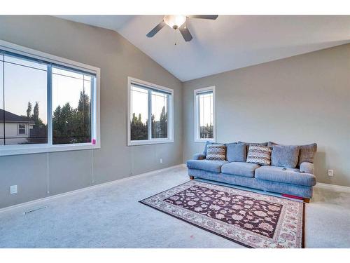 2733 Coopers Circle Sw, Airdrie, AB - Indoor Photo Showing Living Room