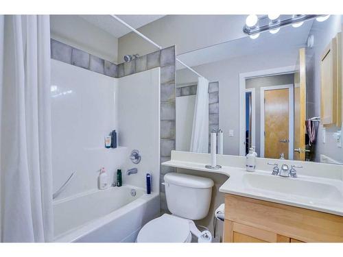 2733 Coopers Circle Sw, Airdrie, AB - Indoor Photo Showing Bathroom