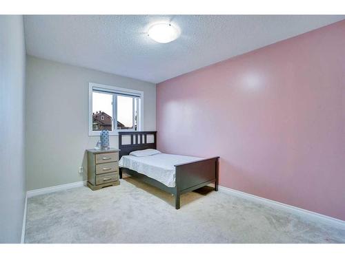 2733 Coopers Circle Sw, Airdrie, AB - Indoor Photo Showing Bedroom