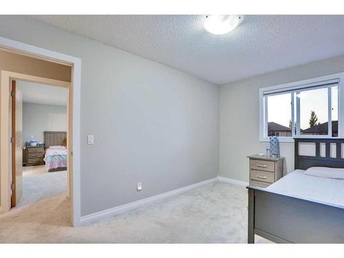 2733 Coopers Circle Sw, Airdrie, AB - Indoor Photo Showing Bedroom