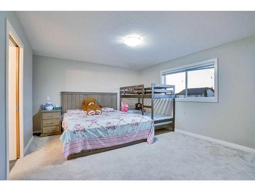 2733 Coopers Circle Sw, Airdrie, AB - Indoor Photo Showing Bedroom