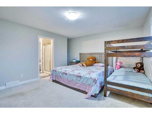 2733 Coopers Circle Sw, Airdrie, AB - Indoor Photo Showing Bedroom