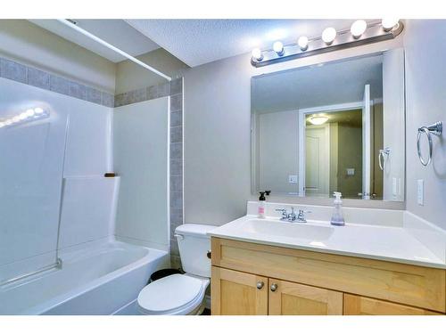 2733 Coopers Circle Sw, Airdrie, AB - Indoor Photo Showing Bathroom