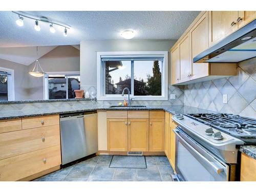 2733 Coopers Circle Sw, Airdrie, AB - Indoor Photo Showing Kitchen With Stainless Steel Kitchen