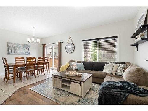 1031 Kings Heights Road, Airdrie, AB - Indoor Photo Showing Living Room