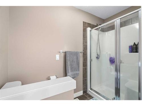 1031 Kings Heights Road, Airdrie, AB - Indoor Photo Showing Bathroom