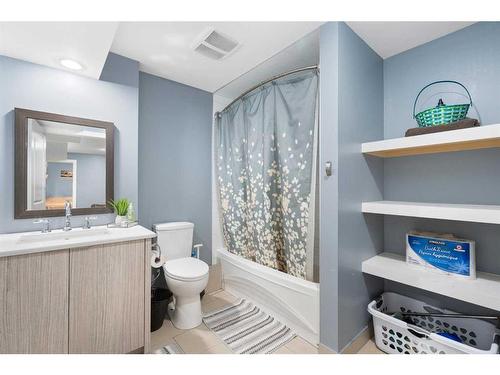 1031 Kings Heights Road, Airdrie, AB - Indoor Photo Showing Bathroom