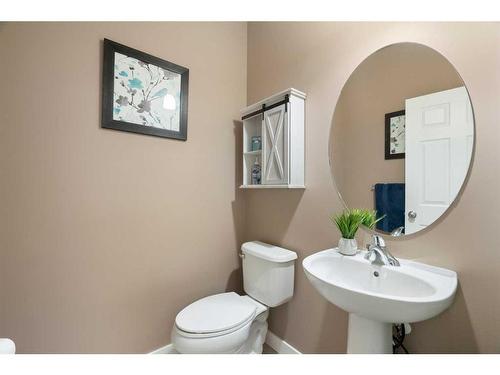 1031 Kings Heights Road, Airdrie, AB - Indoor Photo Showing Bathroom