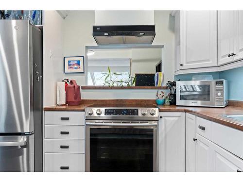 41-700 Ranch Estates Place Nw, Calgary, AB - Indoor Photo Showing Kitchen