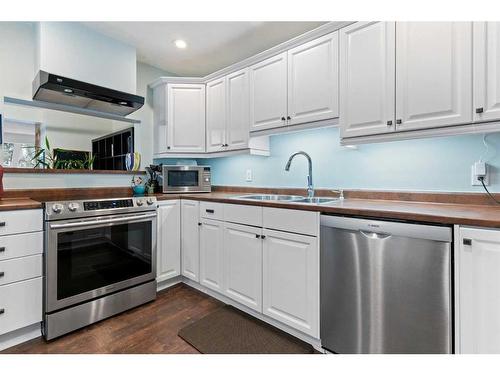 41-700 Ranch Estates Place Nw, Calgary, AB - Indoor Photo Showing Kitchen