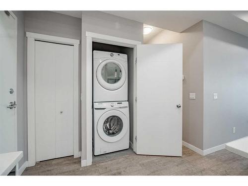 304-2308 Centre Street Ne, Calgary, AB - Indoor Photo Showing Laundry Room