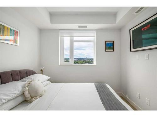 911-1107 Gladstone Road Nw, Calgary, AB - Indoor Photo Showing Bedroom