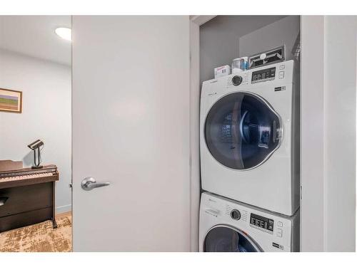 911-1107 Gladstone Road Nw, Calgary, AB - Indoor Photo Showing Laundry Room