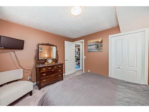 316 Springmere Way, Chestermere, AB - Indoor Photo Showing Bedroom