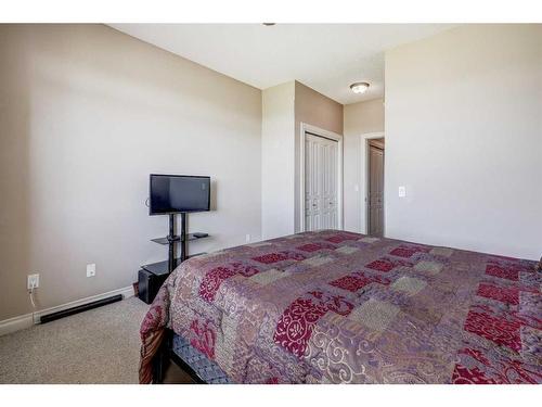 19-153 Rockyledge View Nw, Calgary, AB - Indoor Photo Showing Bedroom