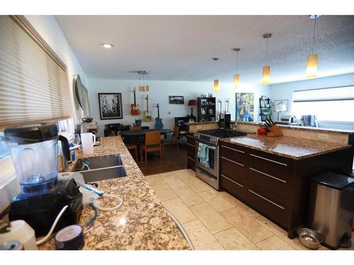 7824 Elbow Drive Sw, Calgary, AB - Indoor Photo Showing Kitchen With Double Sink