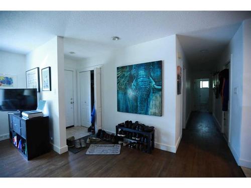 7824 Elbow Drive Sw, Calgary, AB - Indoor Photo Showing Other Room