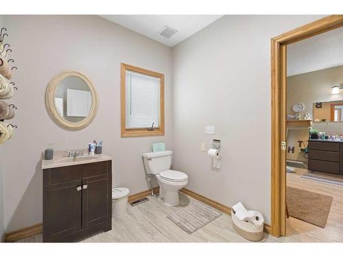 127 2Nd Avenue West, Hussar, AB - Indoor Photo Showing Bathroom