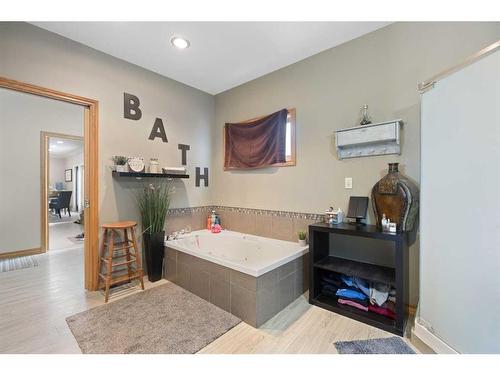 127 2Nd Avenue West, Hussar, AB - Indoor Photo Showing Bathroom