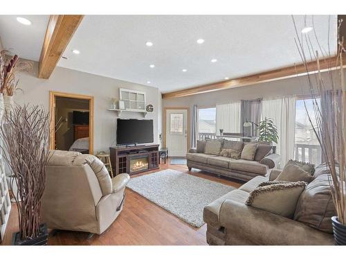 127 2Nd Avenue West, Hussar, AB - Indoor Photo Showing Living Room