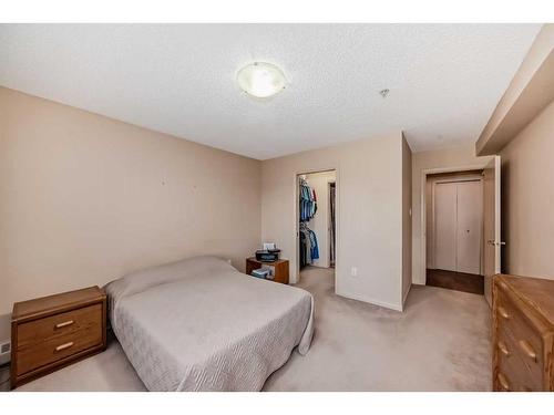 209-790 Kingsmere Crescent Sw, Calgary, AB - Indoor Photo Showing Bedroom