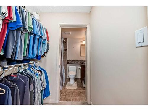 209-790 Kingsmere Crescent Sw, Calgary, AB - Indoor With Storage