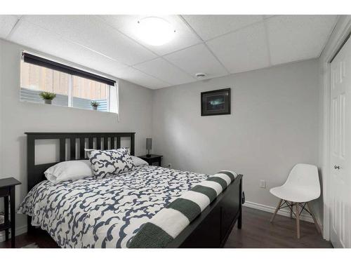 197 Saddlebrook Way Ne, Calgary, AB - Indoor Photo Showing Bedroom