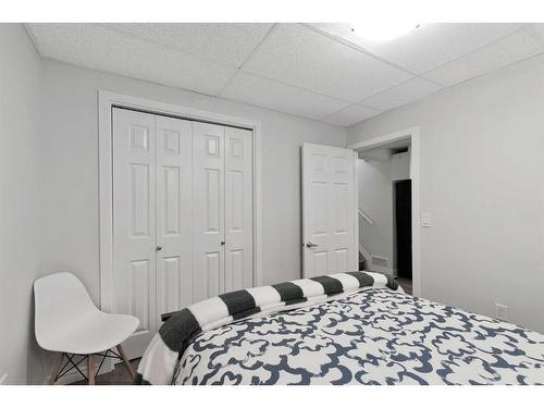 197 Saddlebrook Way Ne, Calgary, AB - Indoor Photo Showing Bedroom