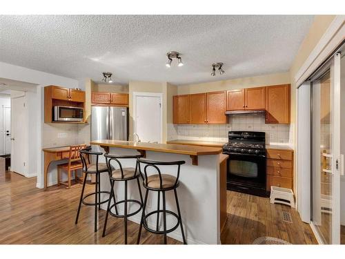 552 Prestwick Circle Se, Calgary, AB - Indoor Photo Showing Kitchen