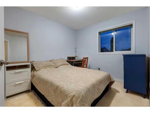 552 Prestwick Circle Se, Calgary, AB - Indoor Photo Showing Bedroom