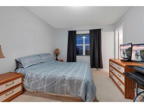 552 Prestwick Circle Se, Calgary, AB - Indoor Photo Showing Bedroom