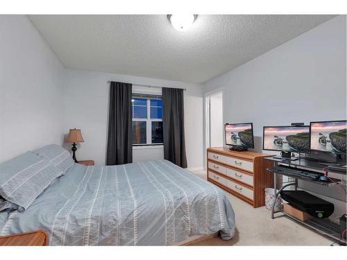 552 Prestwick Circle Se, Calgary, AB - Indoor Photo Showing Bedroom