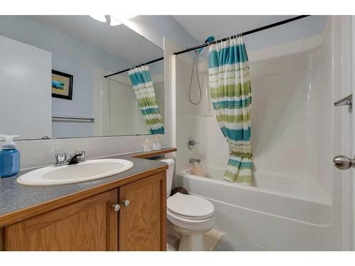 552 Prestwick Circle Se, Calgary, AB - Indoor Photo Showing Bathroom