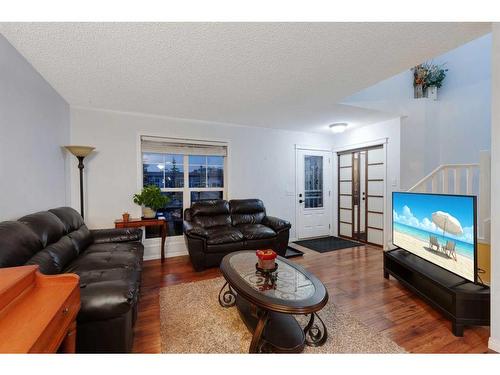 552 Prestwick Circle Se, Calgary, AB - Indoor Photo Showing Living Room