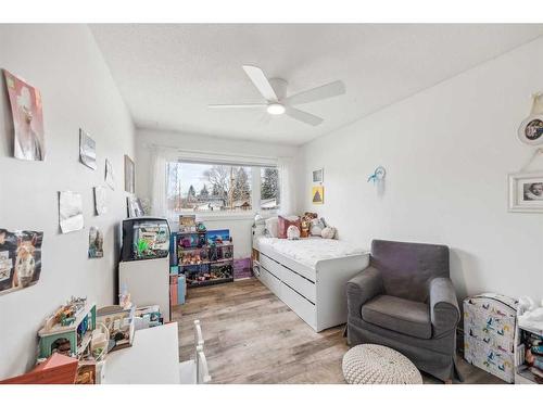 1164 Lake Wapta Road Se, Calgary, AB - Indoor Photo Showing Living Room