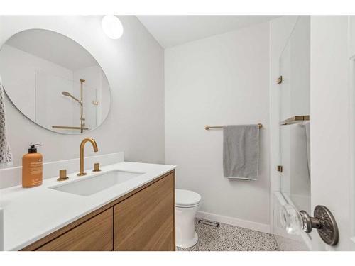 1164 Lake Wapta Road Se, Calgary, AB - Indoor Photo Showing Bathroom