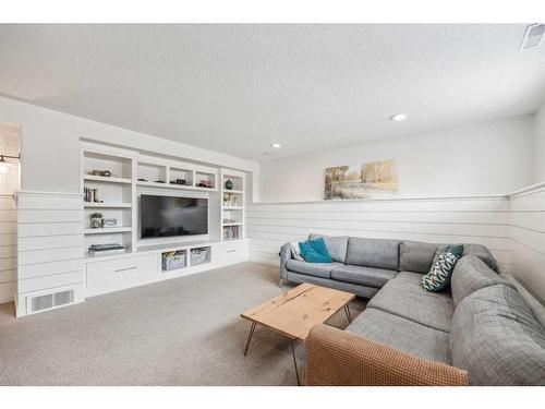 1164 Lake Wapta Road Se, Calgary, AB - Indoor Photo Showing Living Room