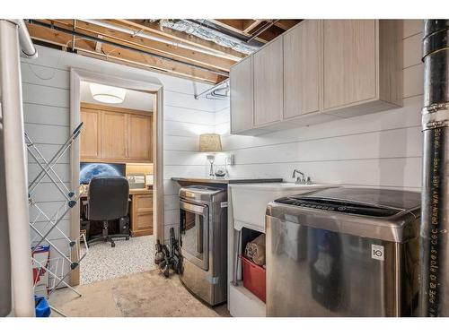 1164 Lake Wapta Road Se, Calgary, AB - Indoor Photo Showing Laundry Room