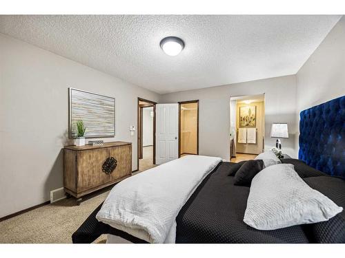 9 Pantego Link Nw, Calgary, AB - Indoor Photo Showing Bedroom