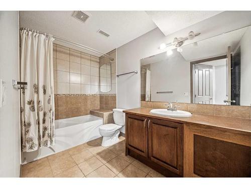 9 Pantego Link Nw, Calgary, AB - Indoor Photo Showing Bathroom