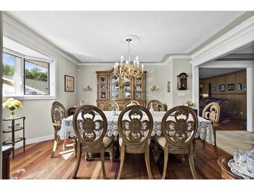 1612 48 Avenue Sw, Calgary, AB - Indoor Photo Showing Dining Room