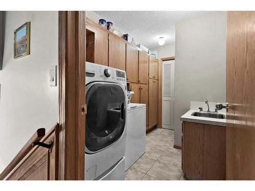 1612 48 Avenue Sw, Calgary, AB - Indoor Photo Showing Laundry Room