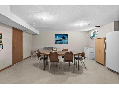 1612 48 Avenue Sw, Calgary, AB - Indoor Photo Showing Dining Room