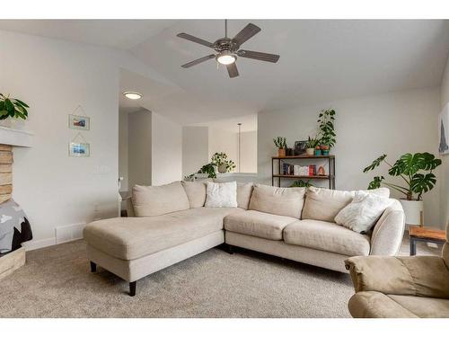 231 Tuscany Ridge View Nw, Calgary, AB - Indoor Photo Showing Living Room