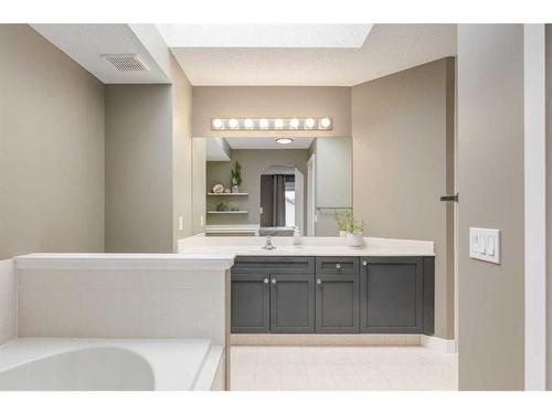 231 Tuscany Ridge View Nw, Calgary, AB - Indoor Photo Showing Bathroom