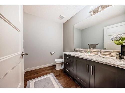 5039 Norris Road Nw, Calgary, AB - Indoor Photo Showing Bathroom