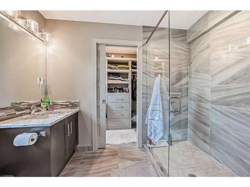 5039 Norris Road Nw, Calgary, AB - Indoor Photo Showing Bathroom