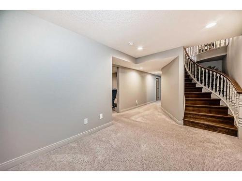 5039 Norris Road Nw, Calgary, AB - Indoor Photo Showing Other Room